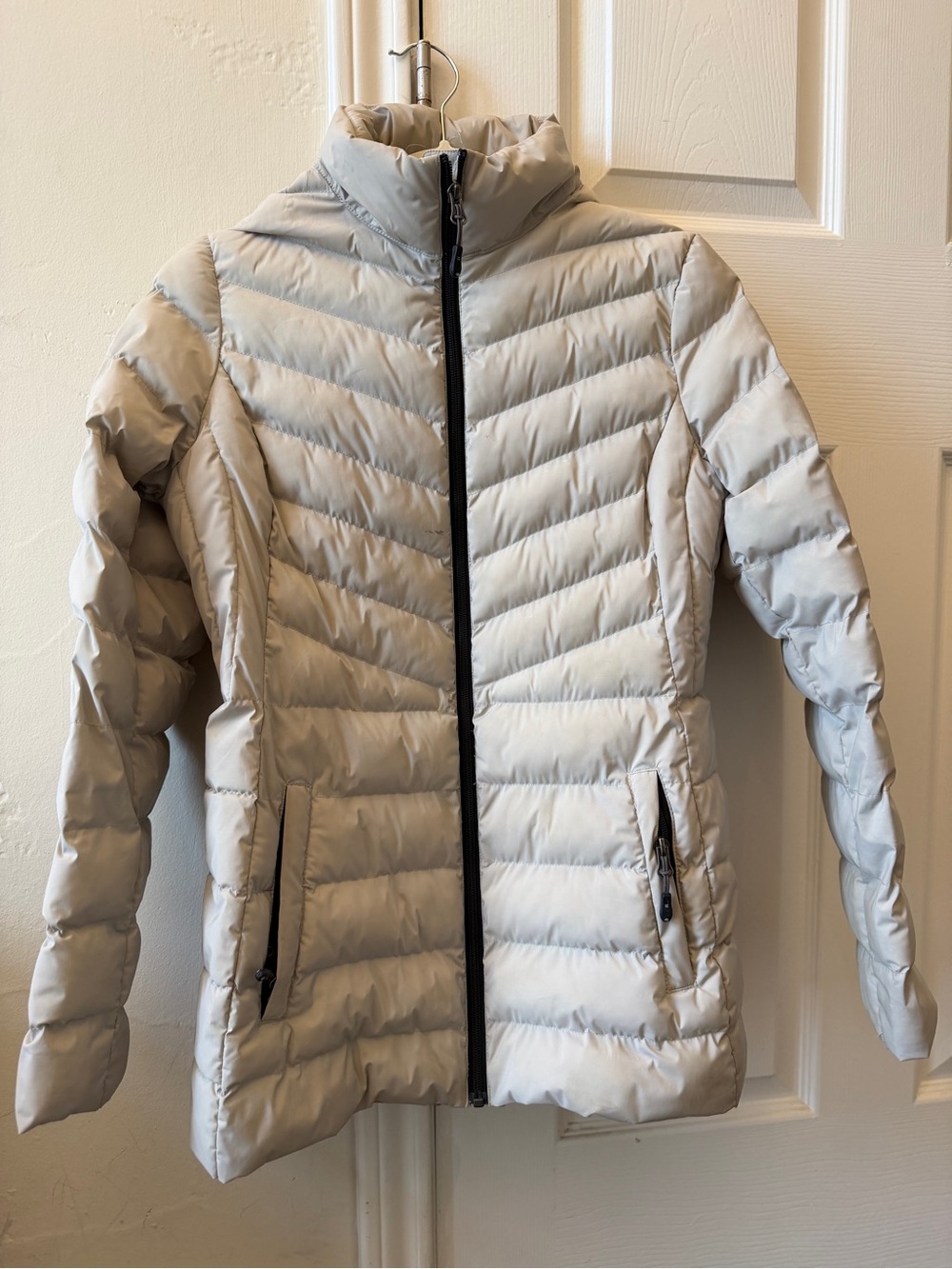 Light Gray Packable Puffer Jacket - Women's Lightweight Coat